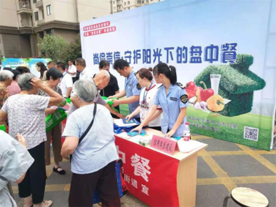 亞父市場所扎實(shí)開展食品安全宣傳周活動(dòng)，筑牢群眾飲食安全防線